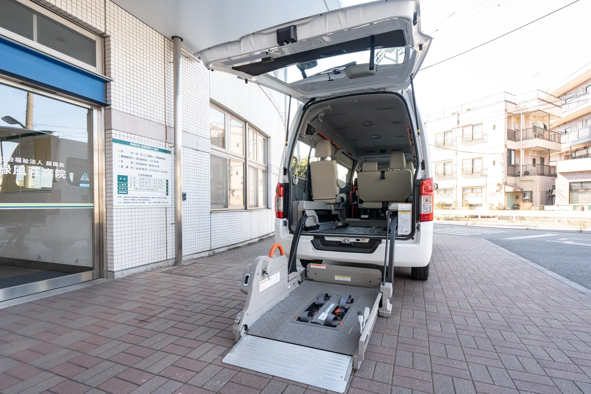 透析患者さんの送迎車